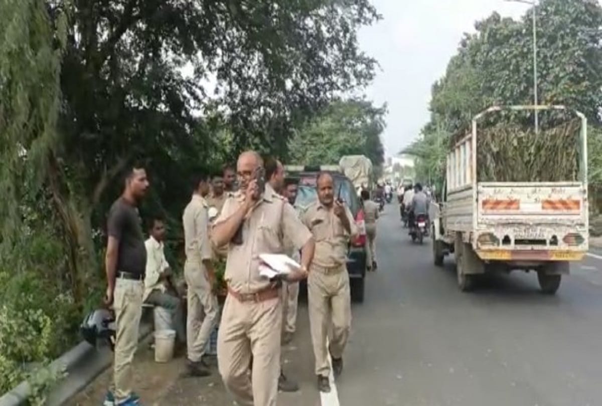 Pratapgarh: Looted eight and a half lakhs on the strength of a pistol from the manager of Ponty Chadha's liquor warehouse