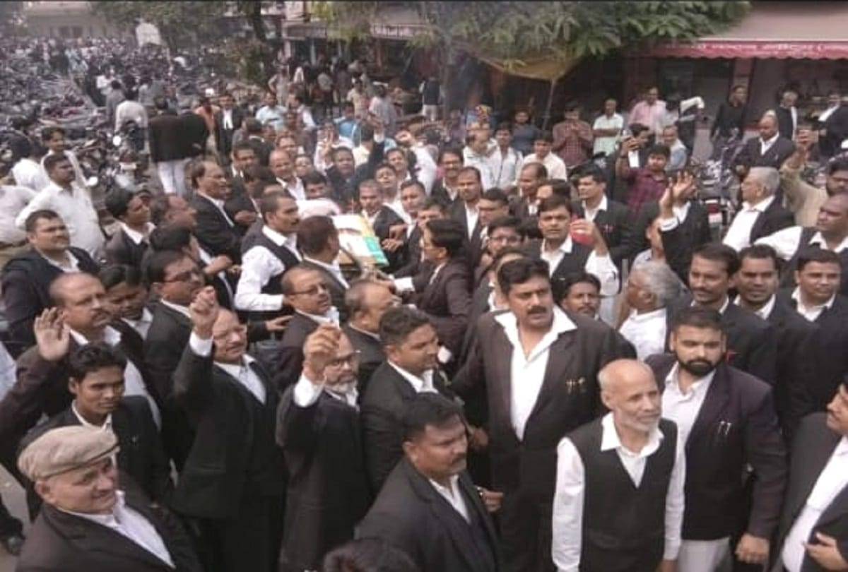 Judicial work in all courts including High Court stalled in protest against the murder of lawyer