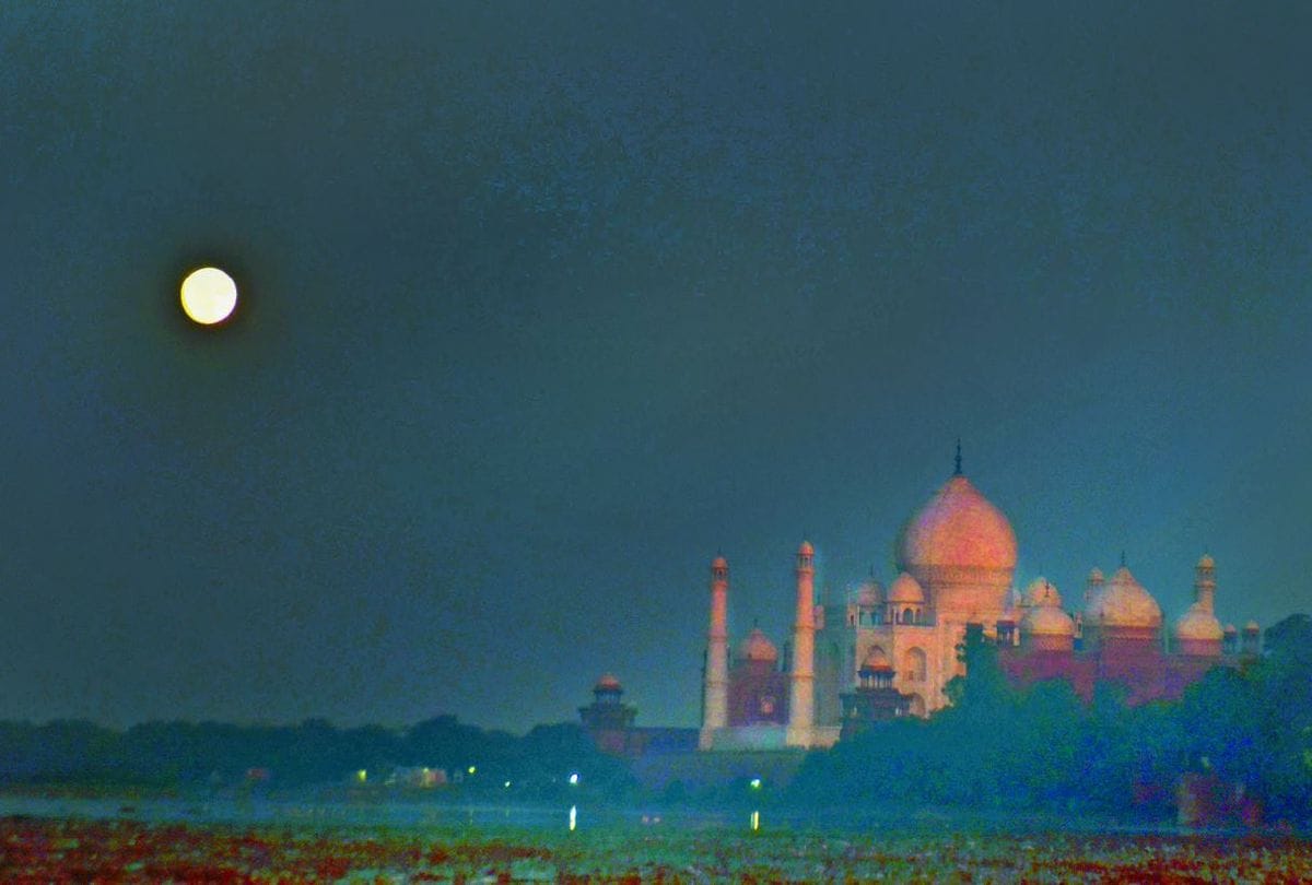 Taj Mahal Visits In Full Moon Night Today