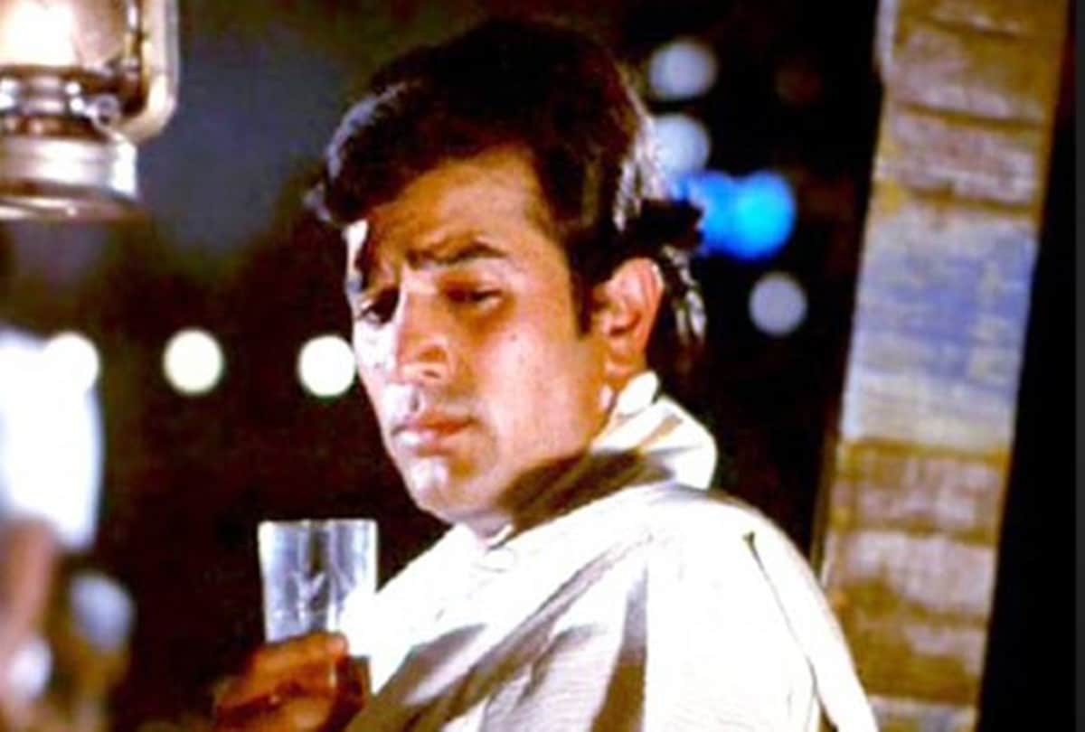 Rajesh khanna was all alone in his last days used to ask lots of questions to doctors and astrologer