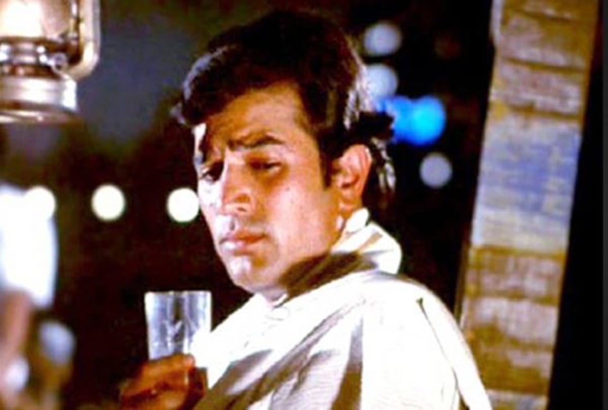 Rajesh khanna was all alone in his last days used to ask lots of questions to doctors and astrologer