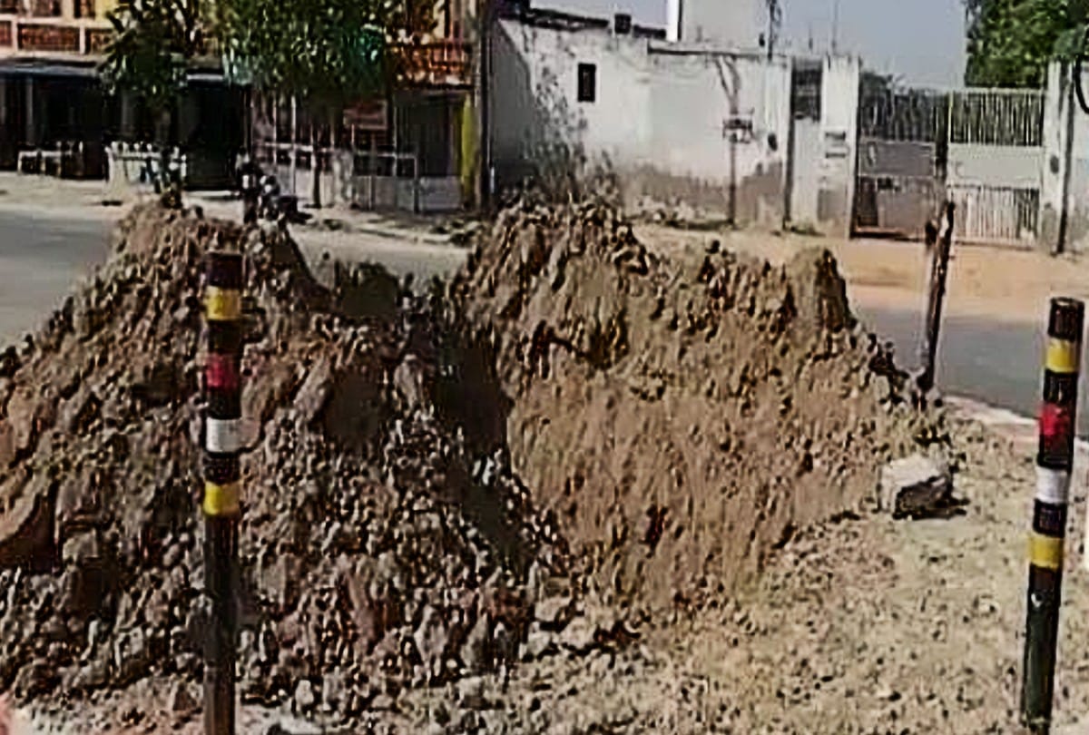 Police reached on the spot after information of damage to Madhavrao Scindia statue in mainpuri