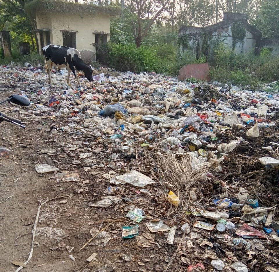 Bypassing the order, garbage being thrown on the roadside and empty places