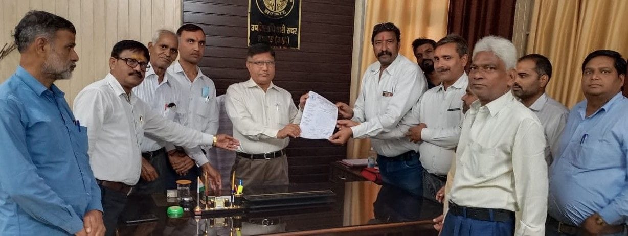 Hathras: Advocates abstaining from judicial work in protest against Shahjahanpur incident