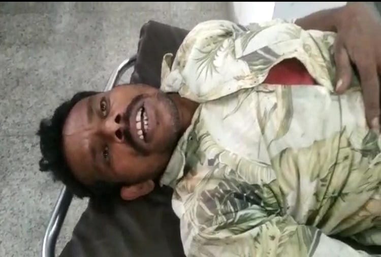 Nihang beat the poultry farm worker at Kundli border of Sonipat