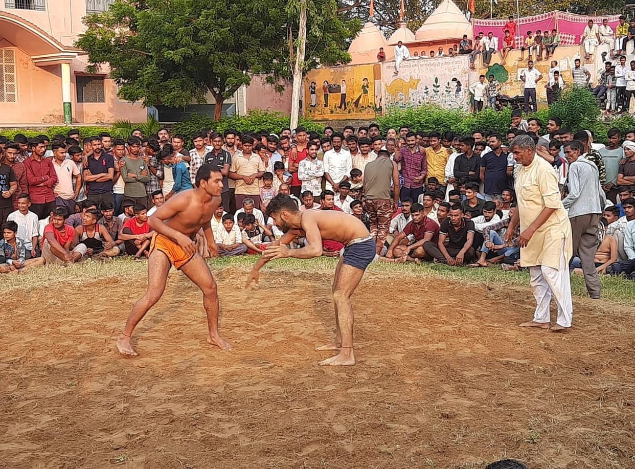 Wrestlers showed stamina in the riots in the fair