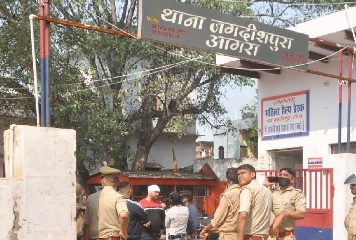 Verification of goods kept in malkhana of police station in agra