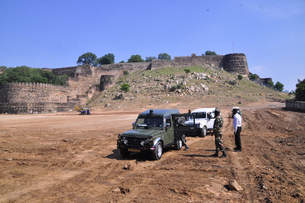 An area of two km around the fort will remain under security for three days.