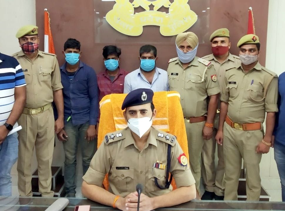 Gang caught stealing in under-construction houses