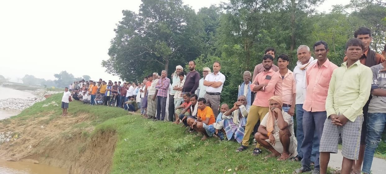 The father and three sons who jumped in the river did not even know the others