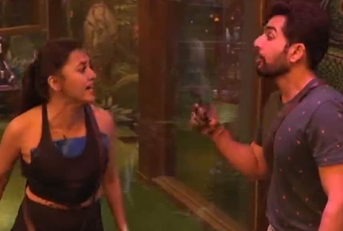 bigg boss 15 karan kundrra and pratik sehajpal fight during the dask tejasswi prakash support this contestant