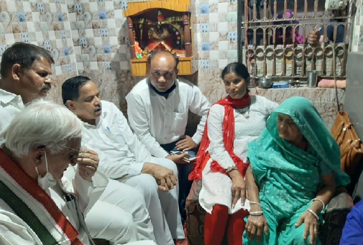 Congress leader Salman Khurshid meet the victim family in agra