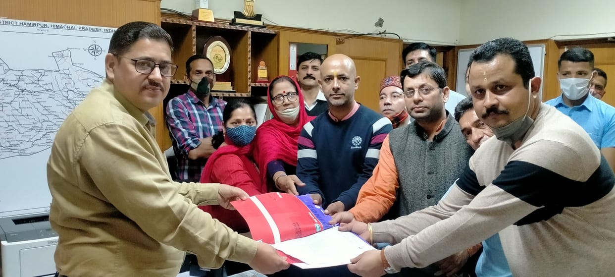 Vishwa Hindu Parishad burnt an effigy of terrorism at Bassi Chowk