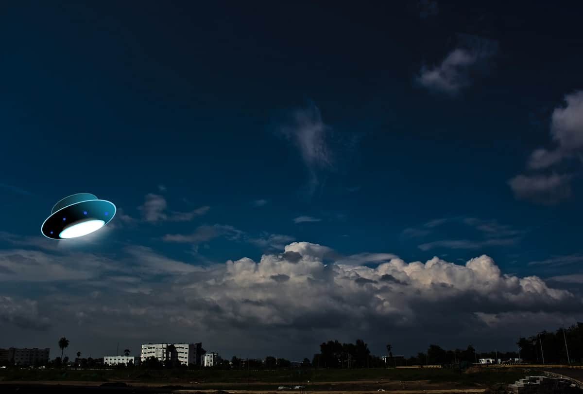 ex us military chief robert salas Claims aliens launch and disabled nuclear missiles spark world war