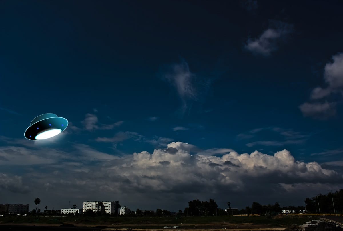 ex us military chief robert salas Claims aliens launch and disabled nuclear missiles spark world war