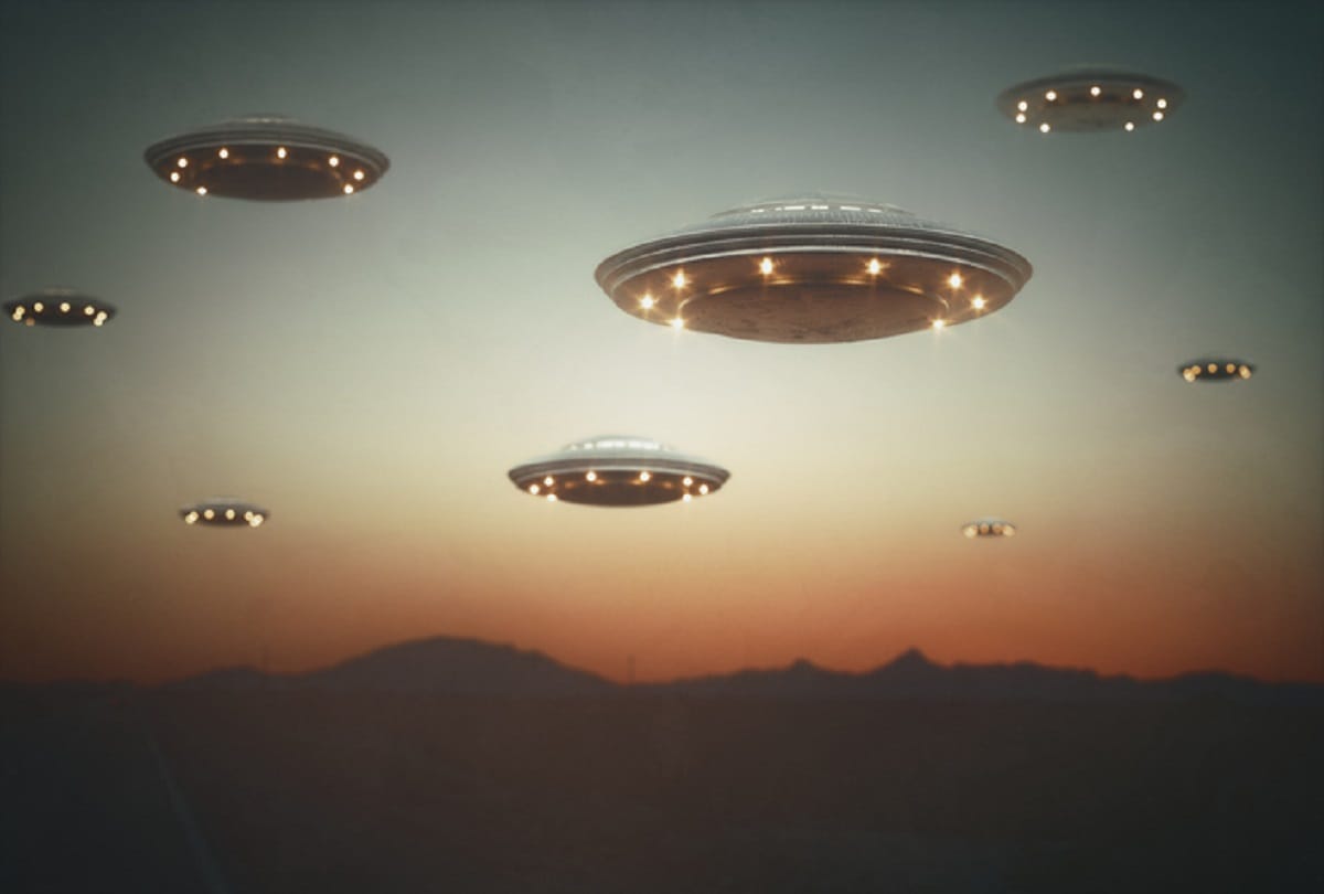 ex us military chief robert salas Claims aliens launch and disabled nuclear missiles spark world war