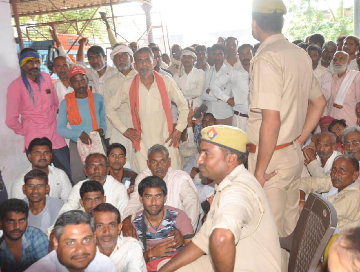 Farmers blocked the highway due to non-availability of fertilizers