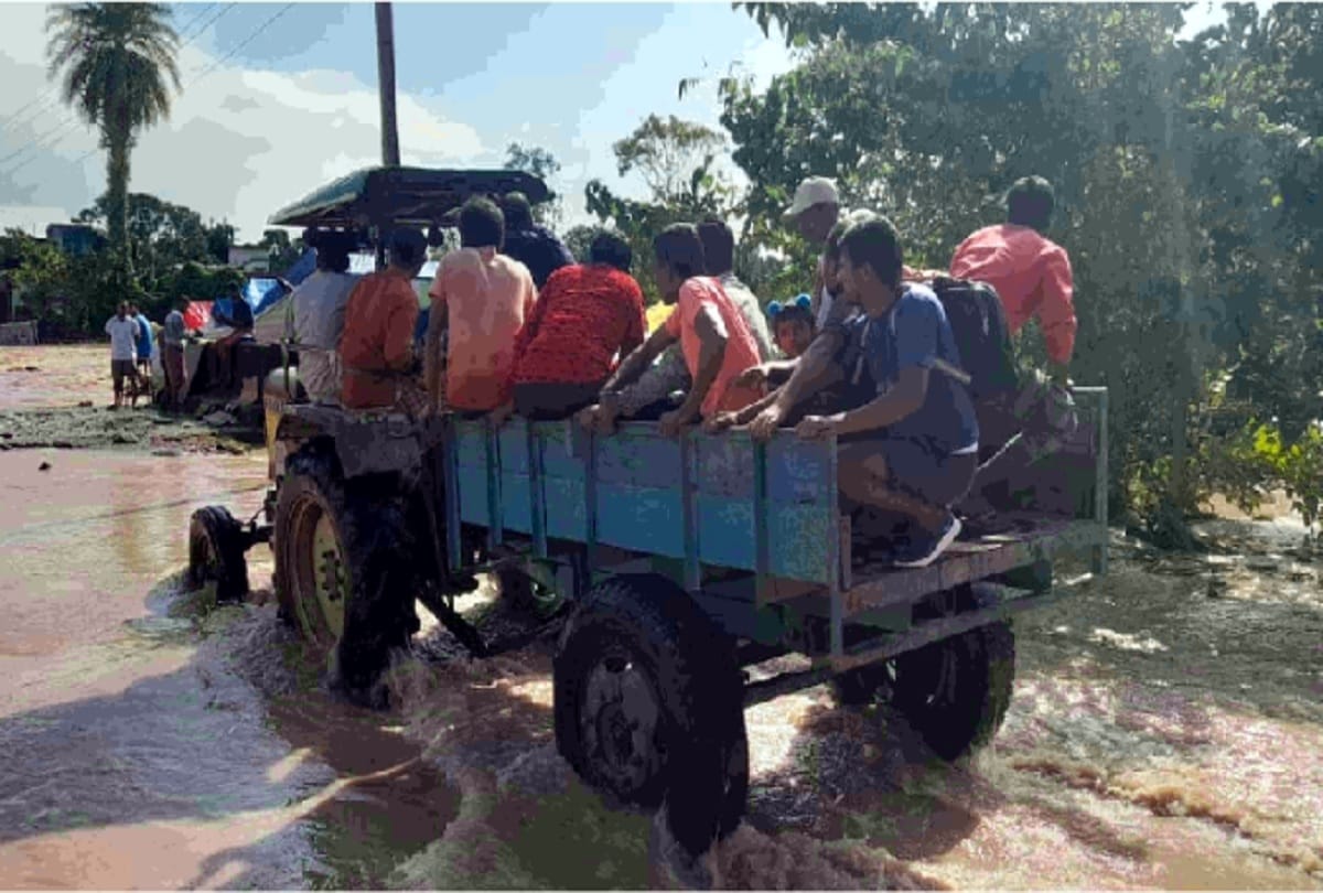 Pilibhit flood news update many people affected rise in water level of river sharda