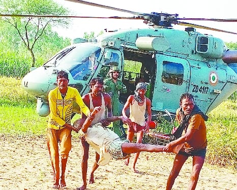 16 people trapped in Ghaghra floods were rescued by helicopter by making three rounds