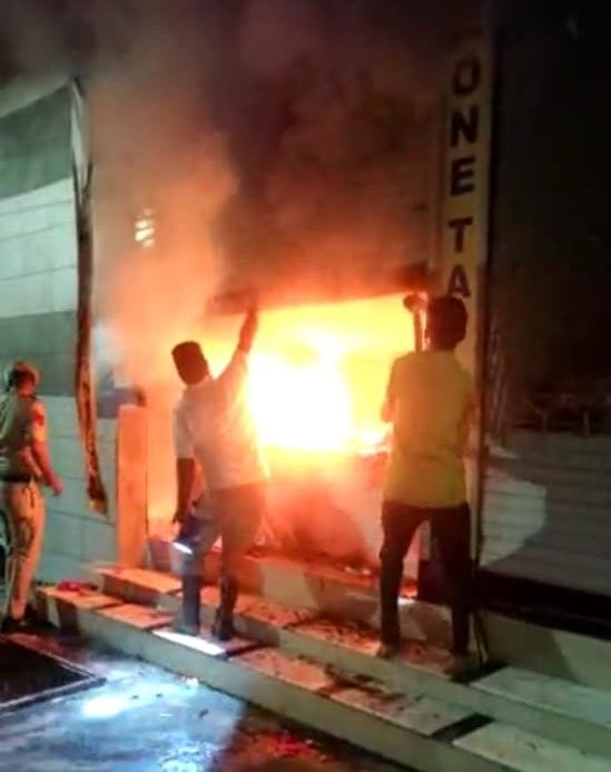 A fire broke out in a tailor's shop in Sujanpur, more than 200 suits burnt on Karvachauth