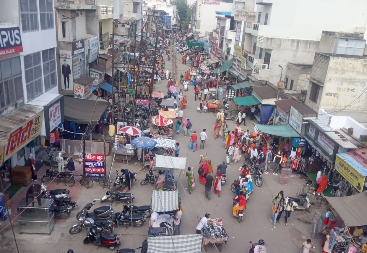 Yellow Laxman Rekha will be drawn outside the shops