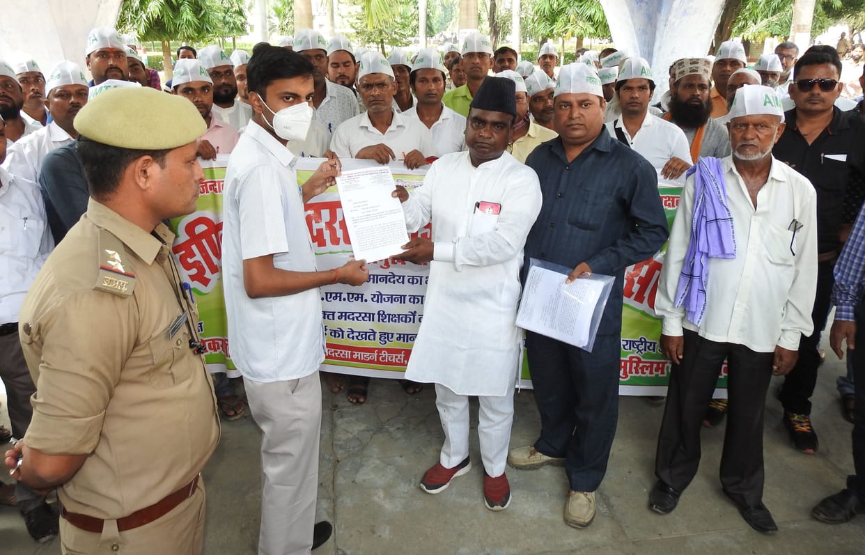 Demonstration of madrassa teachers for payment of dues