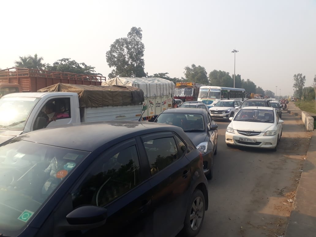 National Highway jammed in protest against the incident on Singhu border