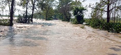 Two to three feet of water filled on the main roads of Palia due to breaking of the dam