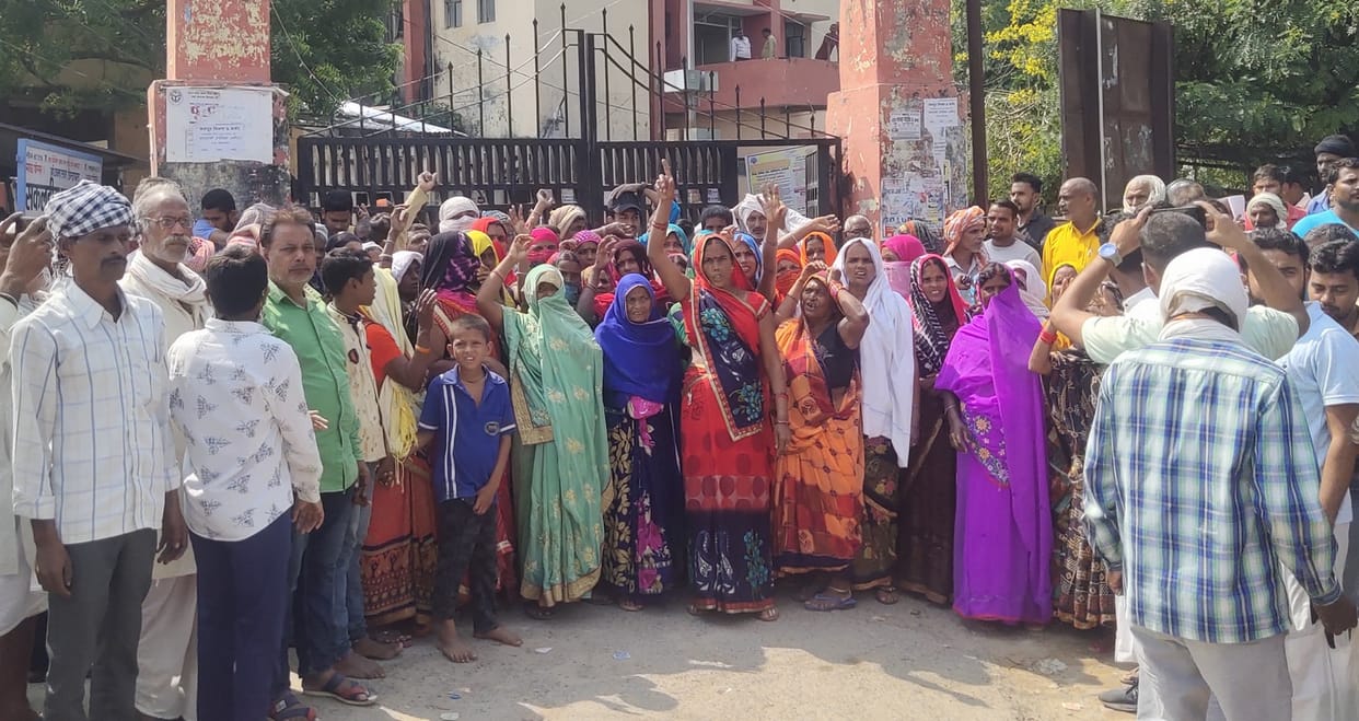 Villagers demonstrated by accusing Kotedar of being arbitrarily