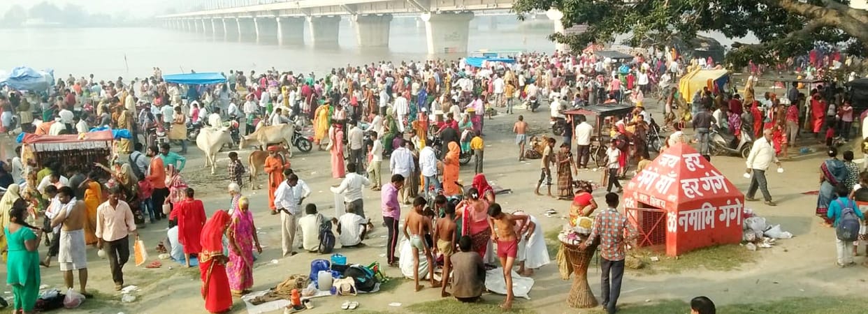 Thousands of devotees took bath in Ganga