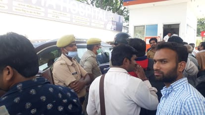 Contractor  deadbody found hanging in suspicious condition in sarnath varanasi family members allege murder