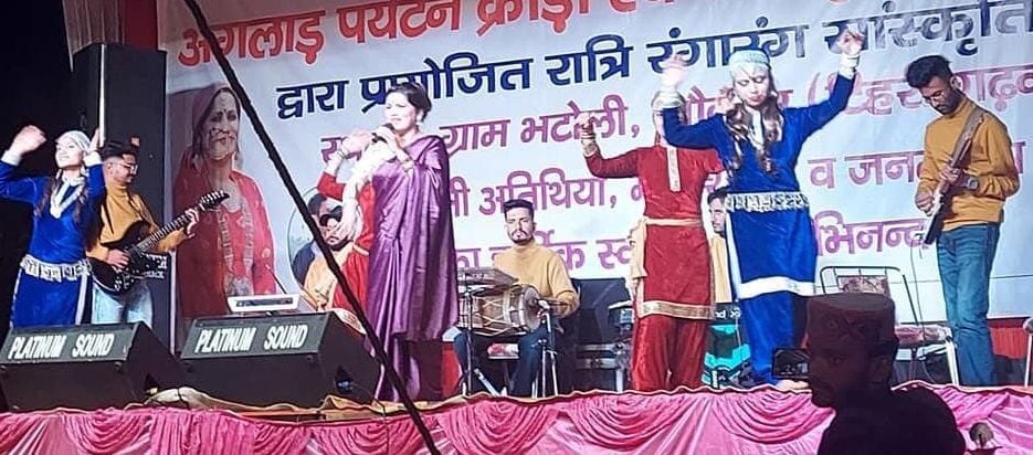 Reshma and Anju's songs captivated