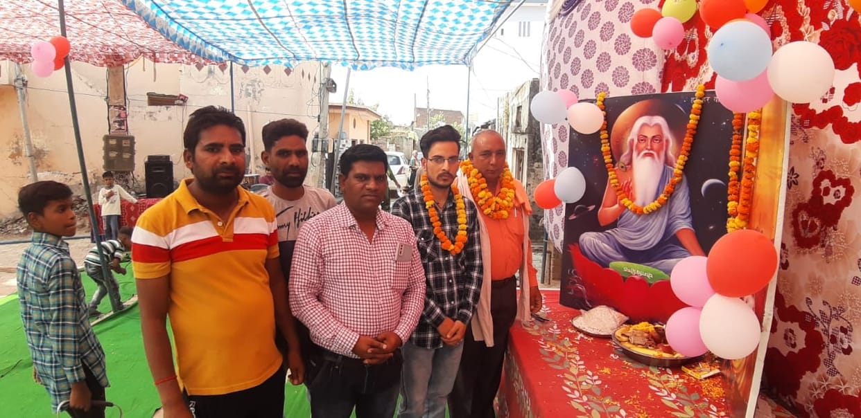 Prabhatferis, Katha and procession took out and expressed reverence