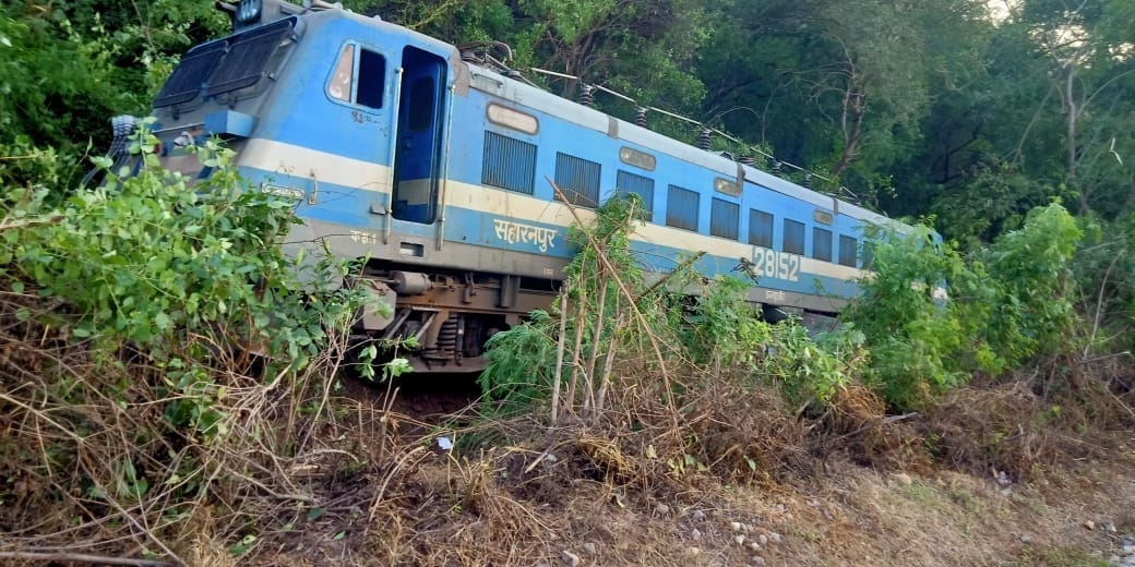 Engine slipped from the track during shunting, three injured including loco pilot