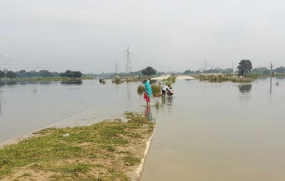 Uttarakhand and Nepal released water rivers water level rising situation of flood in mau azamgarh