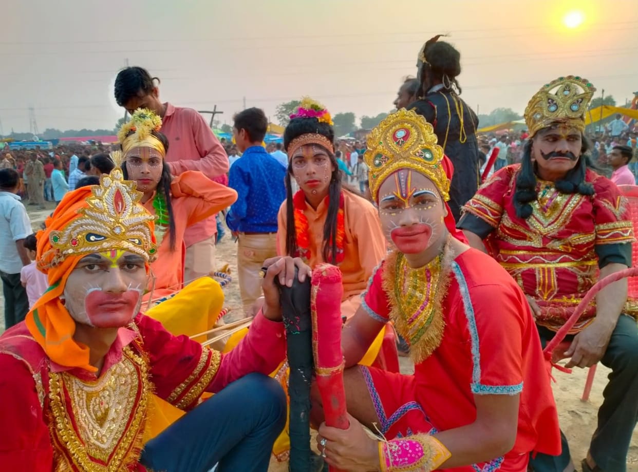 Flowers rained as soon as Ravana was killed, Lord Shri Ram cheered, colorful fireworks enchanted
