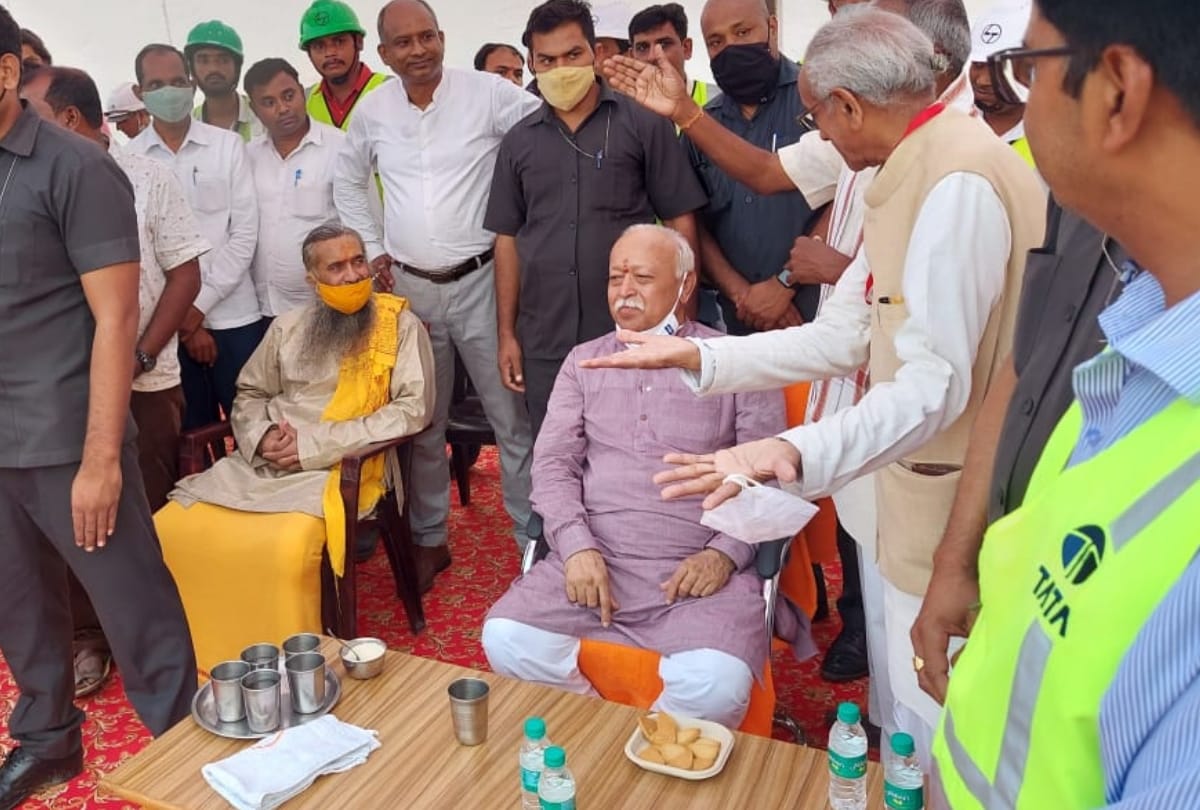 RSS Chief Mohan Bhagwat offers prayer to Ramlala in Ayodhya.