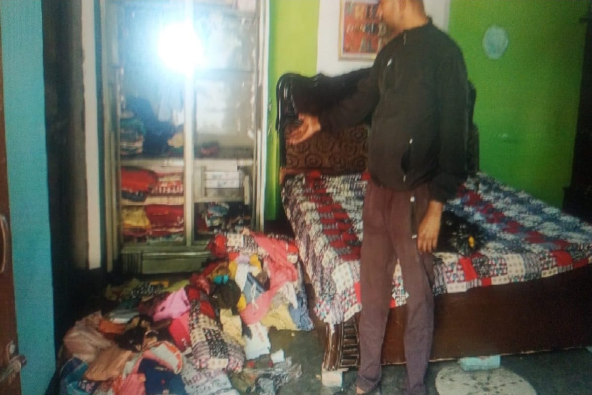 Baghpat Crime News: gold silver jewelery and 63 thousand rupees looted in army man house
