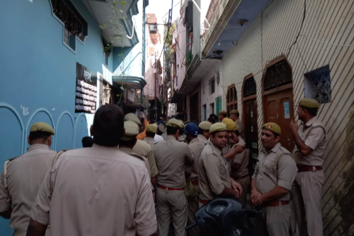 Meerut News: Police sealed house and warehouse of five crores of Haji Galla and see photos