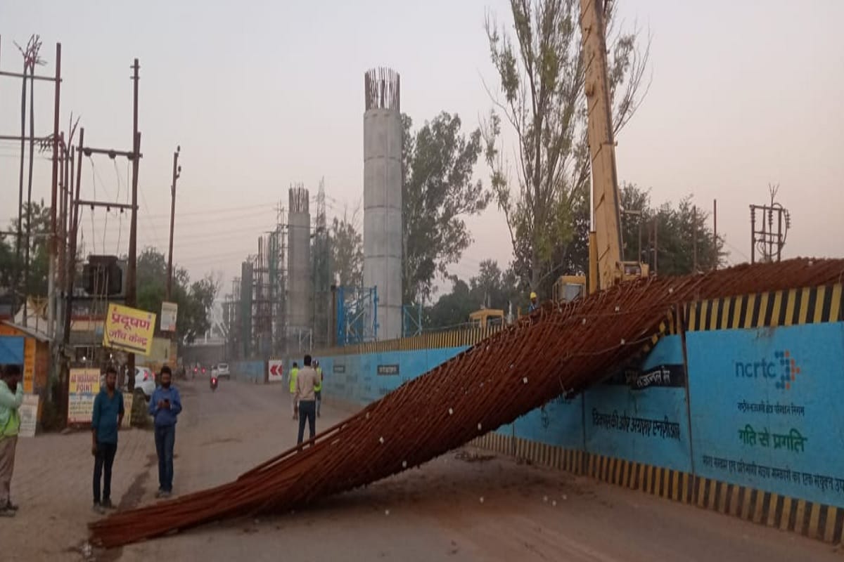 Meerut News: Accident was avoided during rapid rail construction work on Delhi Road