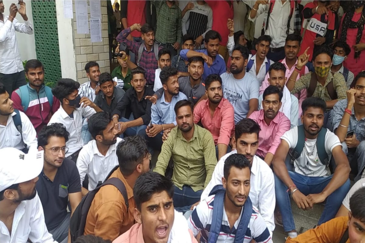 Muzaffarnagar News: Students have ruckus in SD degree College regarding admission