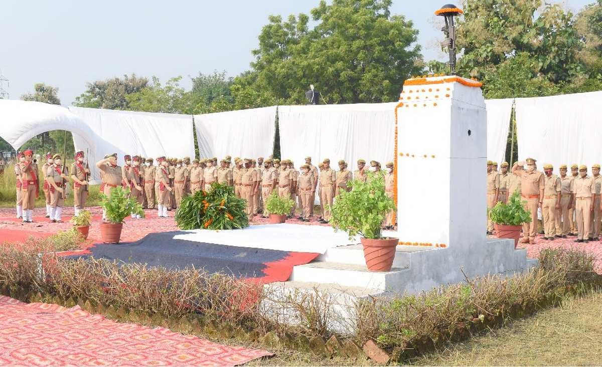 Police Commemoration Day: Condolence salute given to martyr policemen in Mau 