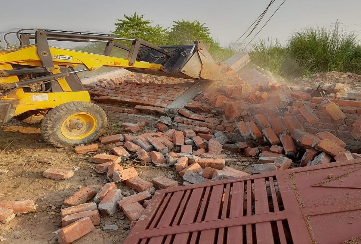 Prayagraj: Illegal plating in Kalindipuram, PDA demolished eight feet high boundary wall