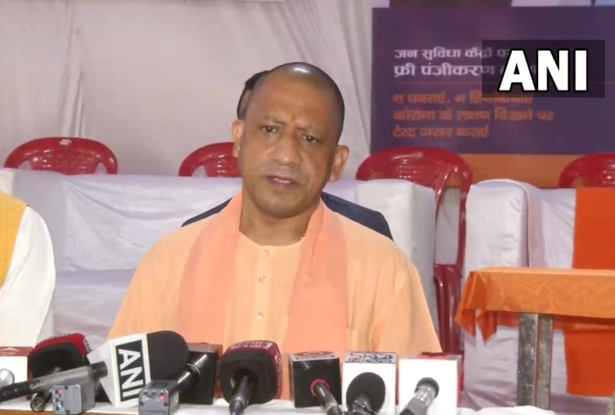 CM Yogi Adityanath congratulates people on one billion vaccination.