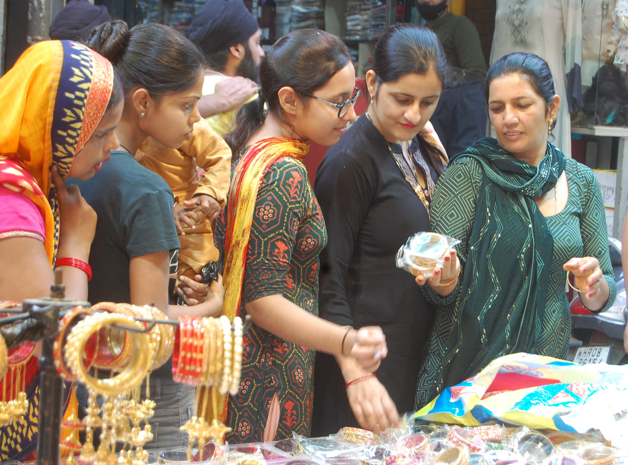 Embroidered suits became the choice of honeymooners, the craze of sarees remains intact