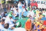 वीवो कंपनी के बाहर धरना प्रदर्शन करते किसान।   संवाद