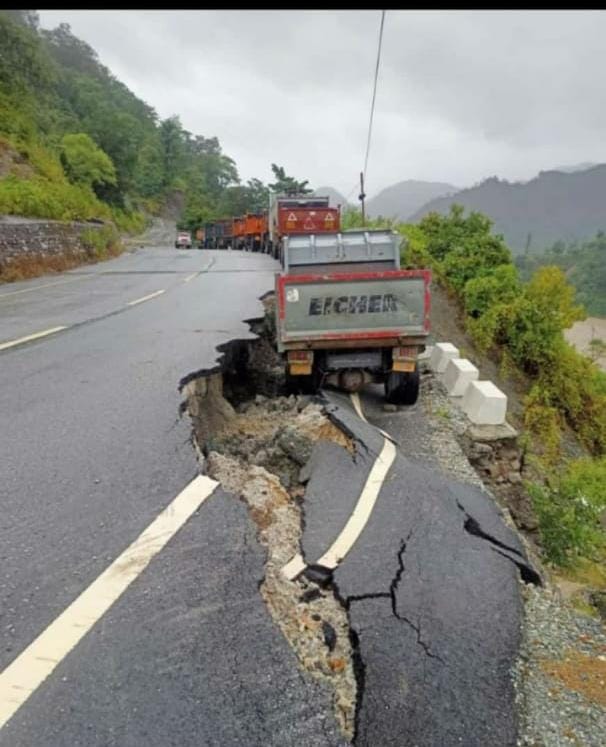 76 roads closed in Pithoragarh and 29 in Champawat