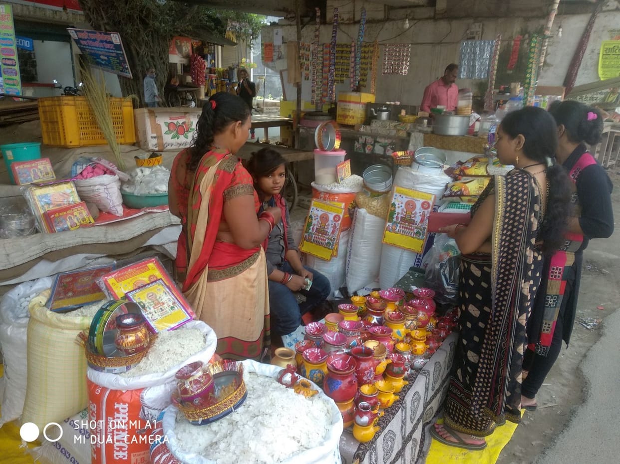 Market decorated for Karvachauth, buyers gathered