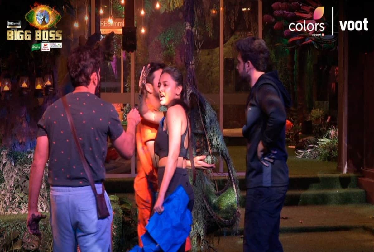 bigg boss 15 karan kundrra express his feeling towards tejasswi prakash says to akasa singh i have a crush on her