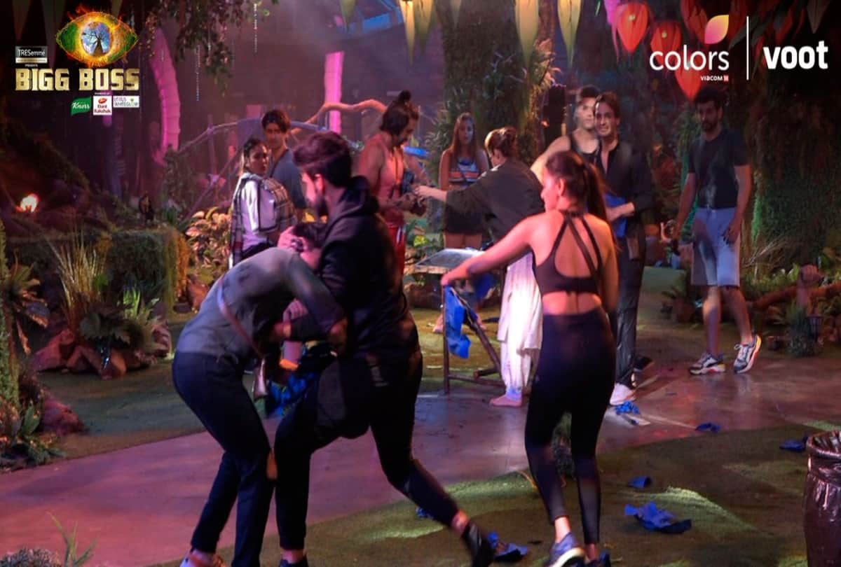 bigg boss 15 karan kundrra and pratik sehajpal get into fight again during the task